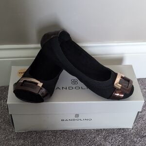 NWT Bandolino B-Flexible Black Flats
